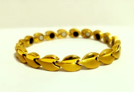 قیمت دستبند مغناطیسی چیست